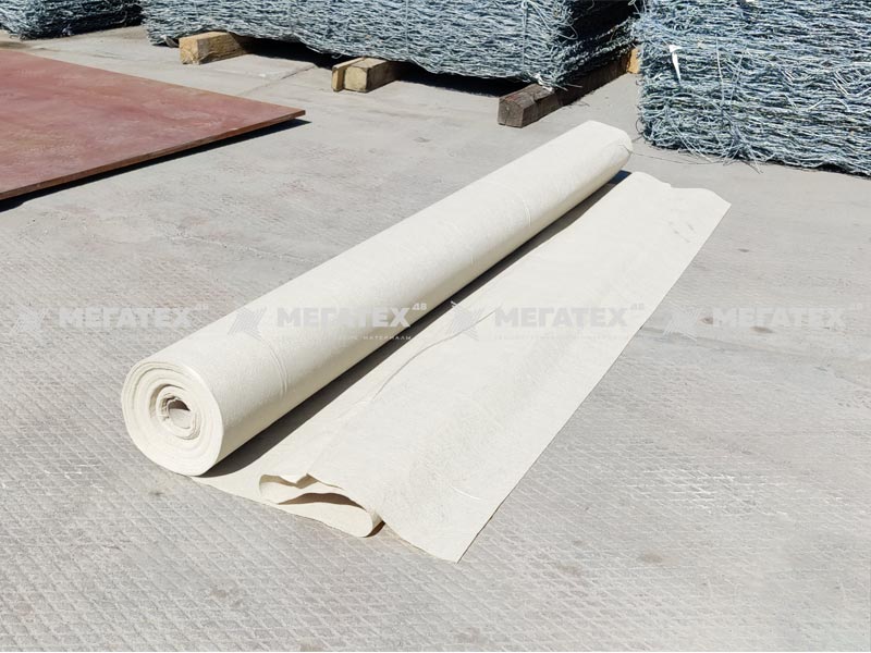 geotekstil-netkanyy-rulon